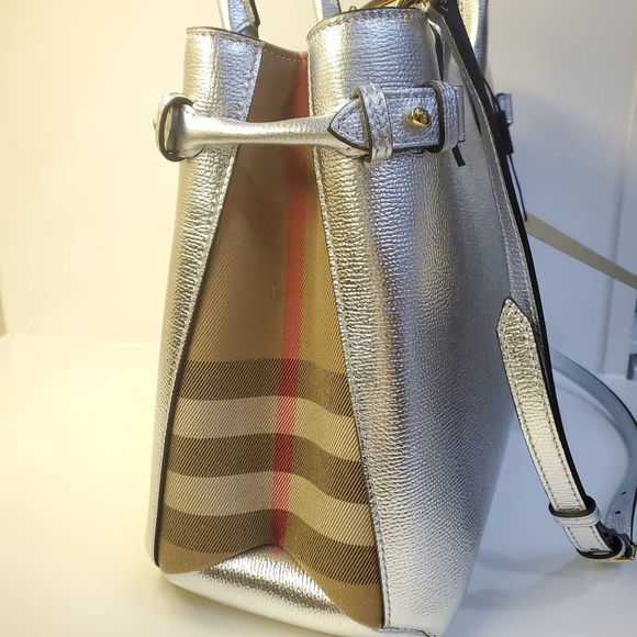 Burberry medium banner bag in silver - Picture 7 of 8